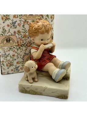 Memories of Yesterday "A little love song for you" 1994 Members only figurine